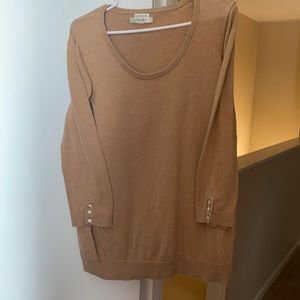 Tan cotton cashmere sweater with diamond like buttons